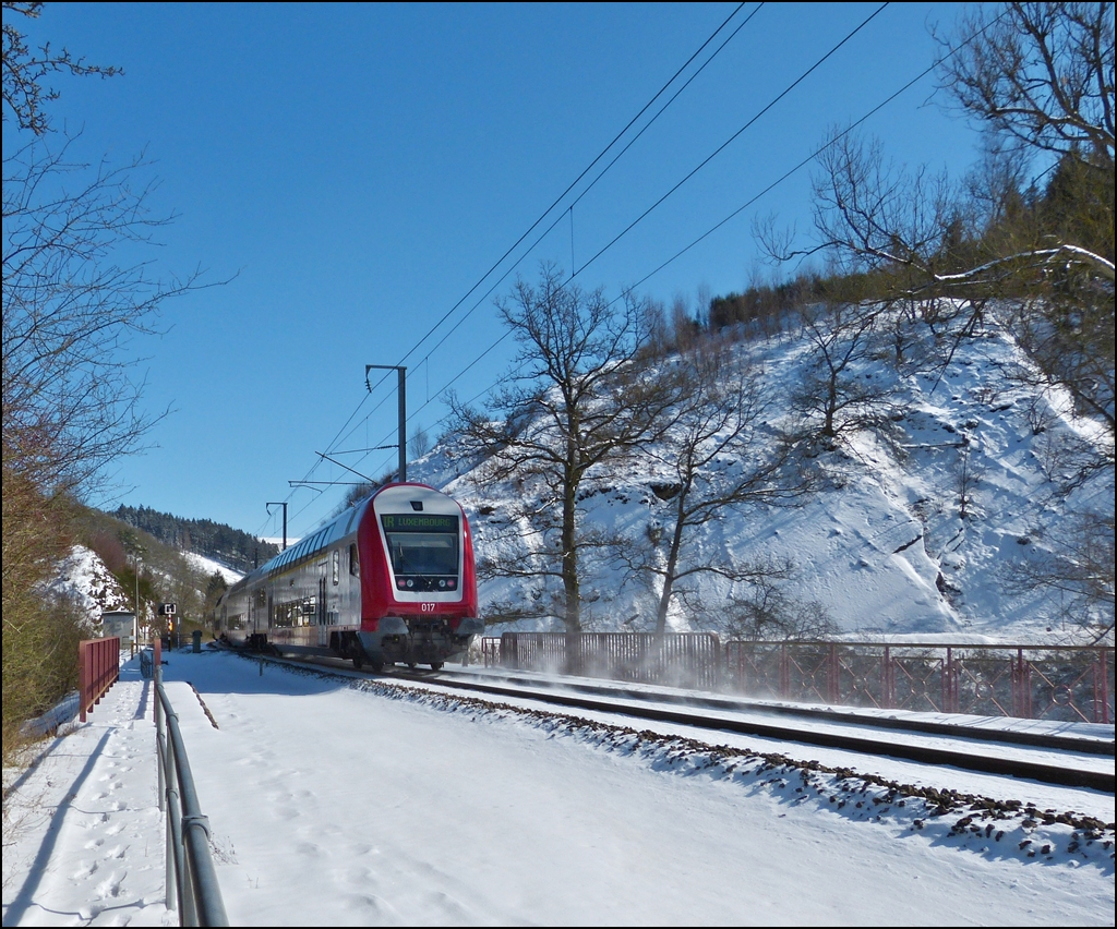 . The IR 3739 Troisvierges - Luxembourg City is running between Cinqfontaines and Maulusmhle on March 13th, 2013.