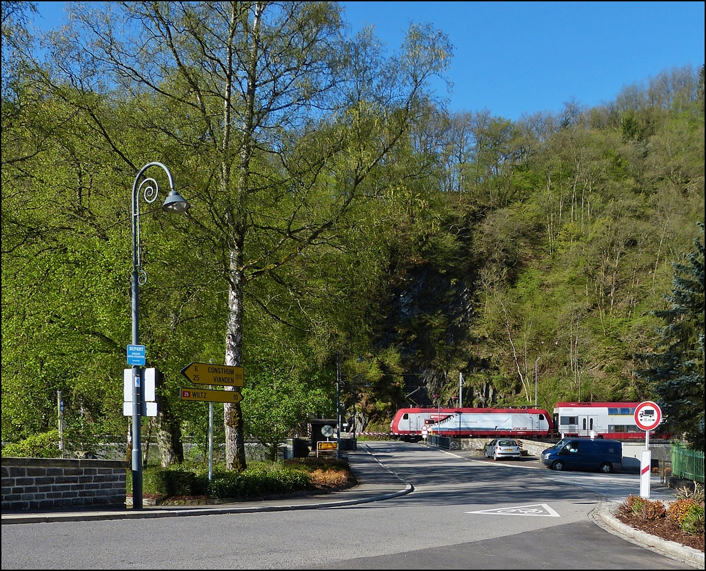 . The RB 3234 Wiltz - Luxembourg City is arriving in Kautenbach on May 5th, 2013.