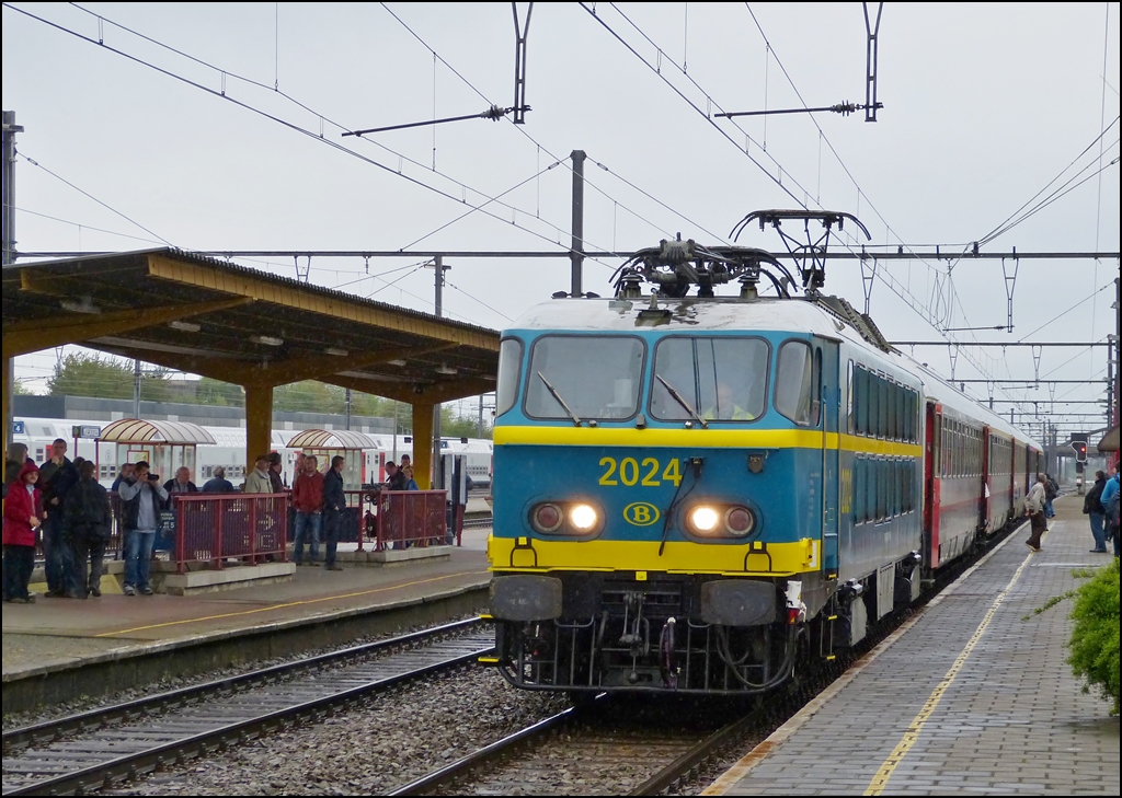 . The special train  Adieu Srie 20  photographed in Mouscron on May 11th, 2013.