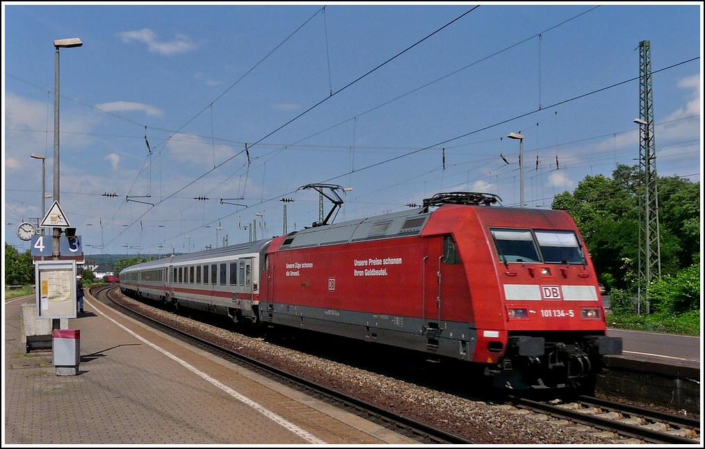 101 134-5 is hauling IC wagons through the station Koblenz-Ltzel on May 22nd, 2011.