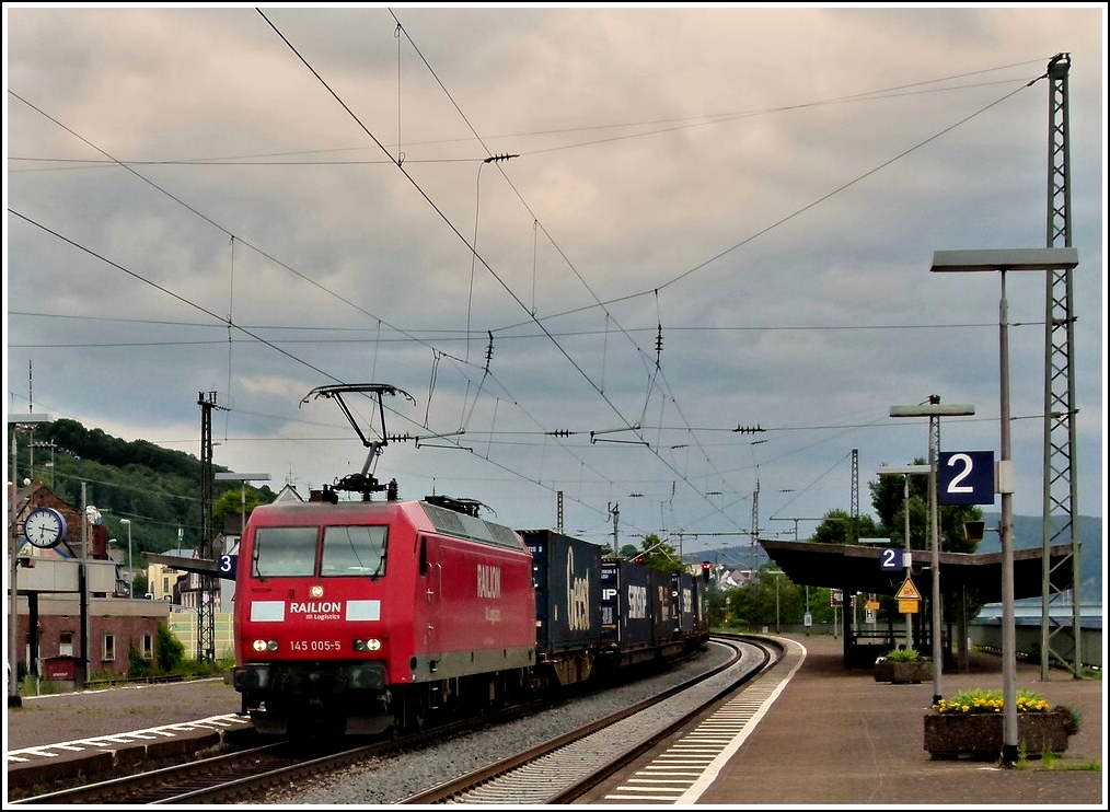 145 005-5 is hauling a freight train through the station of Koblenz Ehrenbreitstein on June 24th, 2011.