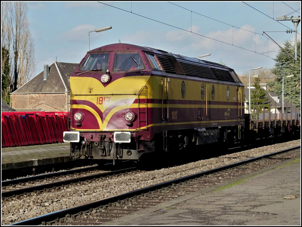 1817 is hauling a freight train through the station of Esch-sur-Alzette on February 2011.