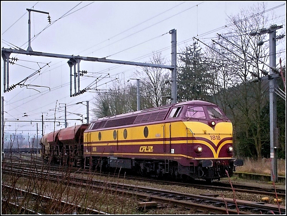 1818 is hauling a freight train out of the station of Ettelbrck on February 5th, 2007.