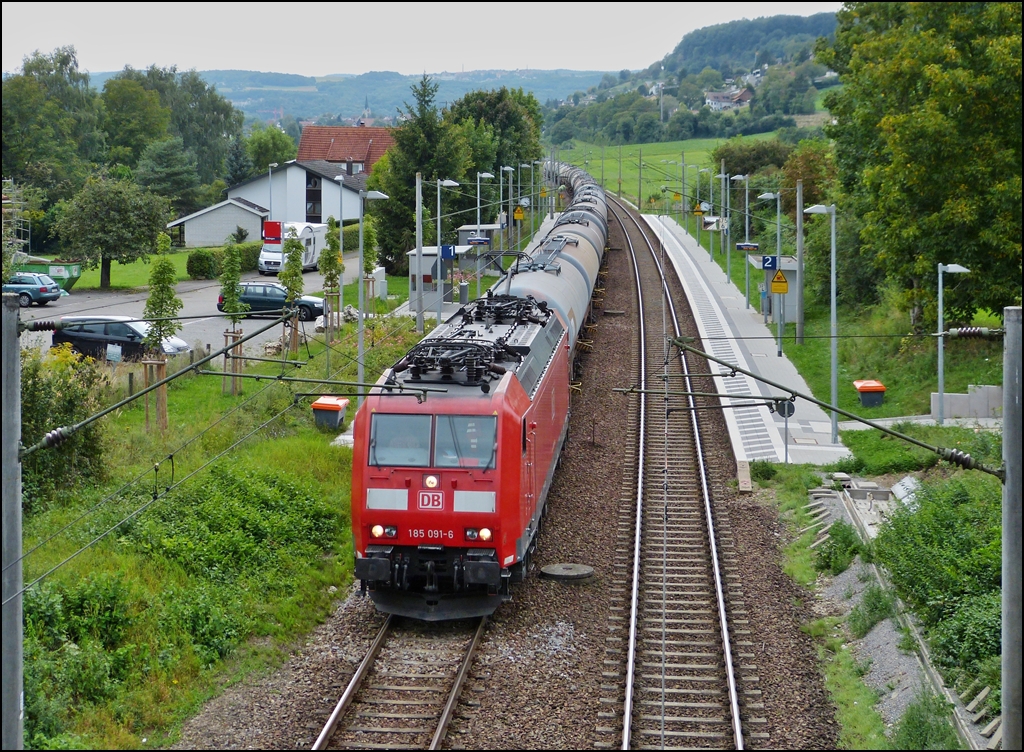 185 091-6 is hauling a goods train through Bietingen on September 11th, 2012.