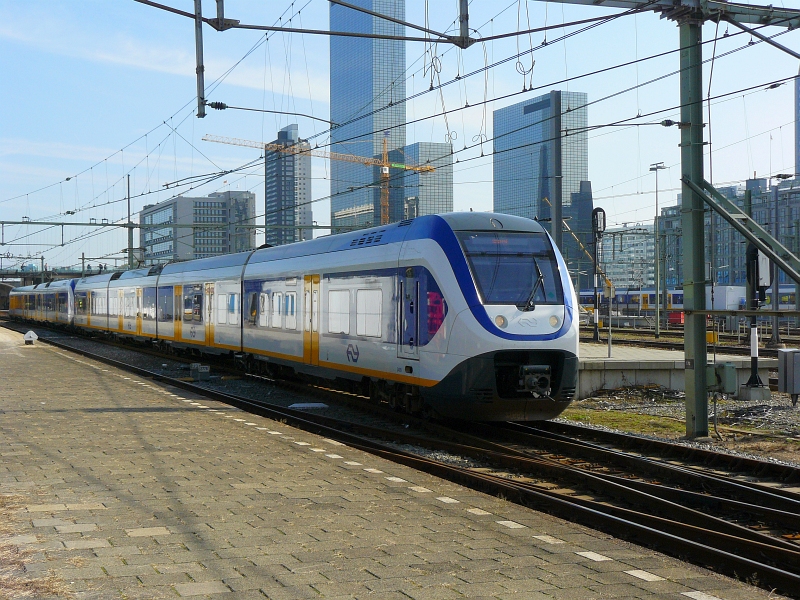 2409 and unknown 24XX SLT unit leaving Rotterdam centraal station in the direction of Gouda on 29-09-2010.