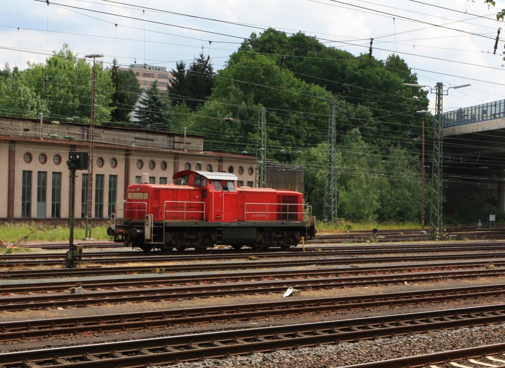 294 866-9 (V 90 repowered) of DB Schenker Rail Deutschland AG on 28.05.2011 in Kreuztal (Germany). The locomotive was built by MaK 1973 (serial no 1000641), 2007 saw the re-engine with MTU 8V 4000 R41 engine and rename products.