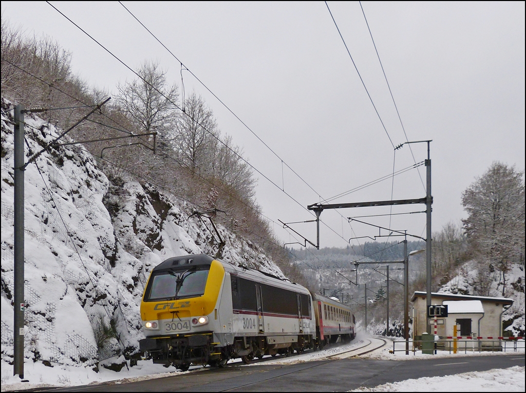 3004 is hauling the IR 116 Luxembourg City - Liers through Enscherange on January 22nd, 2013.