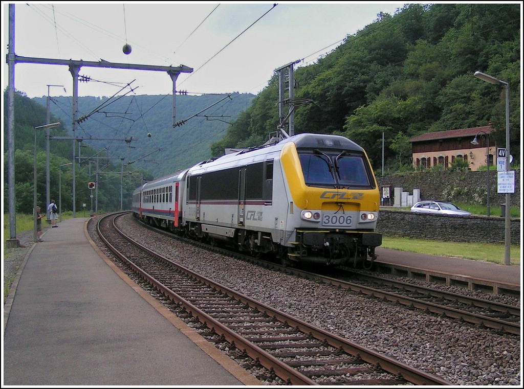 3006 is hauling the IR 119 Liers - Luxembourg City through the station Goebelsmhle on September 6th, 2007.