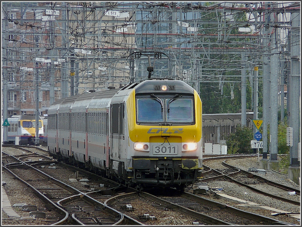 3011 with IR Luxembourg City-Liers is arriving at Lige Guillemins on August 30th, 2009.