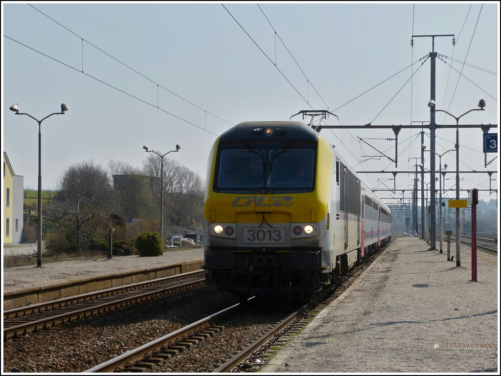 3013 is hauling the IR 112 Luxembourg City - Liers into the station of Gouvy on March 23rd, 2012.