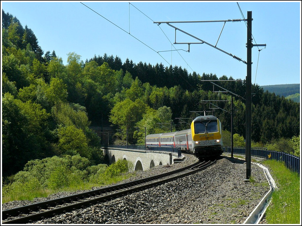 3014 with the IR 119 Liers - Luxembourg City is crossing the Amblve bridge in Roanne-Coo (B) on May 23rd, 2010.