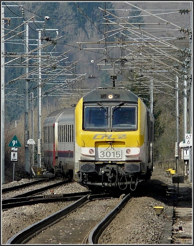 3015 heading the IR Liers-Luxembourg City is arriving at Wilwerwiltz on February 25th, 2009.