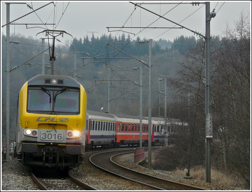 3016 is hauling the IR 117 Liers - Luxembourg City through Enscherange on January 28th, 2008.