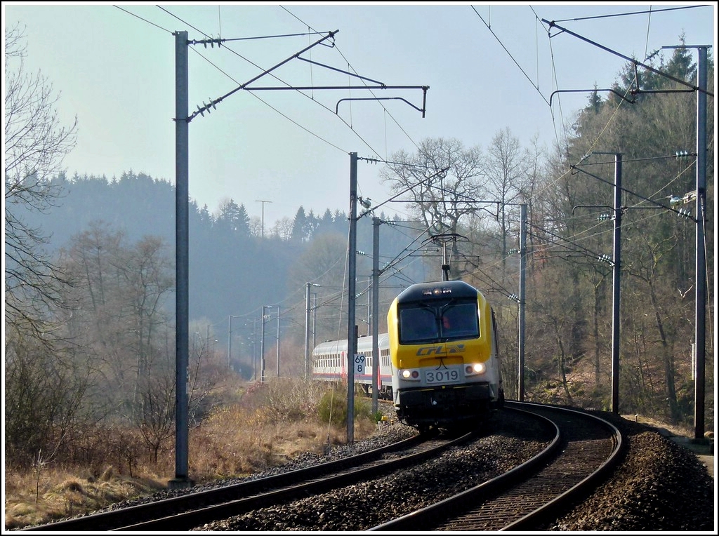 3019 is heading the IR 110 Luxembourg City - Liers between Enscherange and Drauffelt on March 16th, 2012.