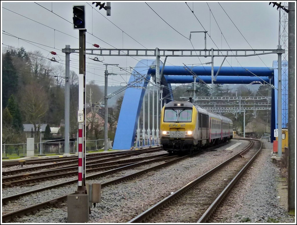 3020 is arriving with the IR 116 Luxembourg City - Liers in Ettelbrck on Januay 20th, 2012.