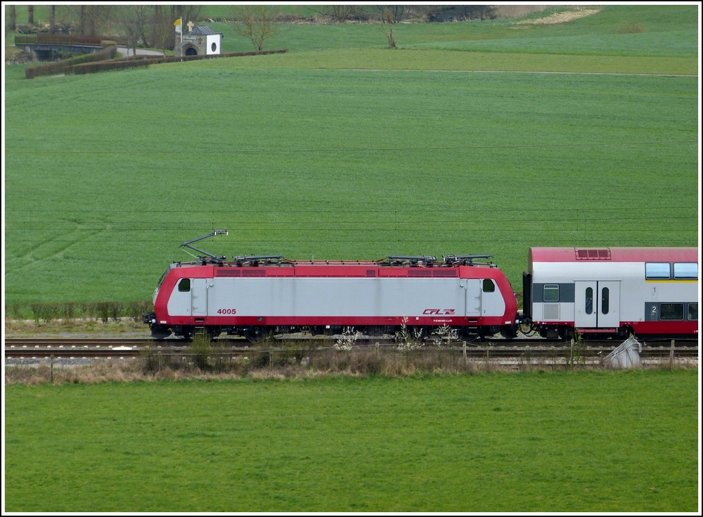 4005 is heading the IR 3737 Troisvierges - Luxembourg City in Wilwerwiltz on April 15th, 2012. 