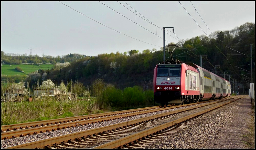 4014 is hauling the IR 3718 Luxembourg City - Troisvierges through Erpeldange/Ettelbrck on April 10th, 2011.
