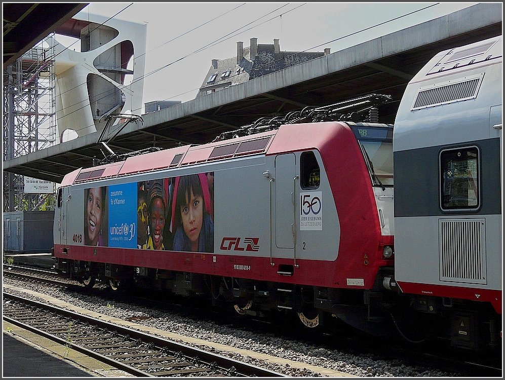 4018 with UNICEF publicity photographed at Esch-sur-Alzette on August 4th, 2009.