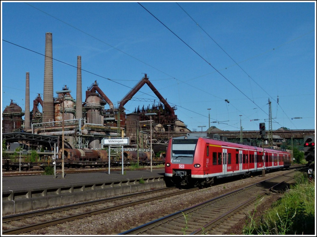425 131-0 is entering into the station of Vlklingen on May 29th, 2011.