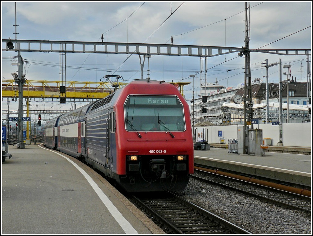 450 062-5 is entering into the main station of Zrich on December 27th, 2009.