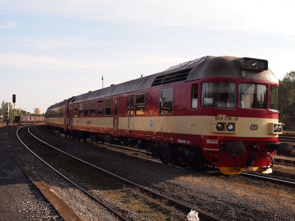 854 216-9 at the railway station Kladno in 2012:10:18