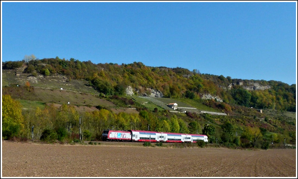 A CFL push-pull train pictured near Igel on October 16th, 2011.