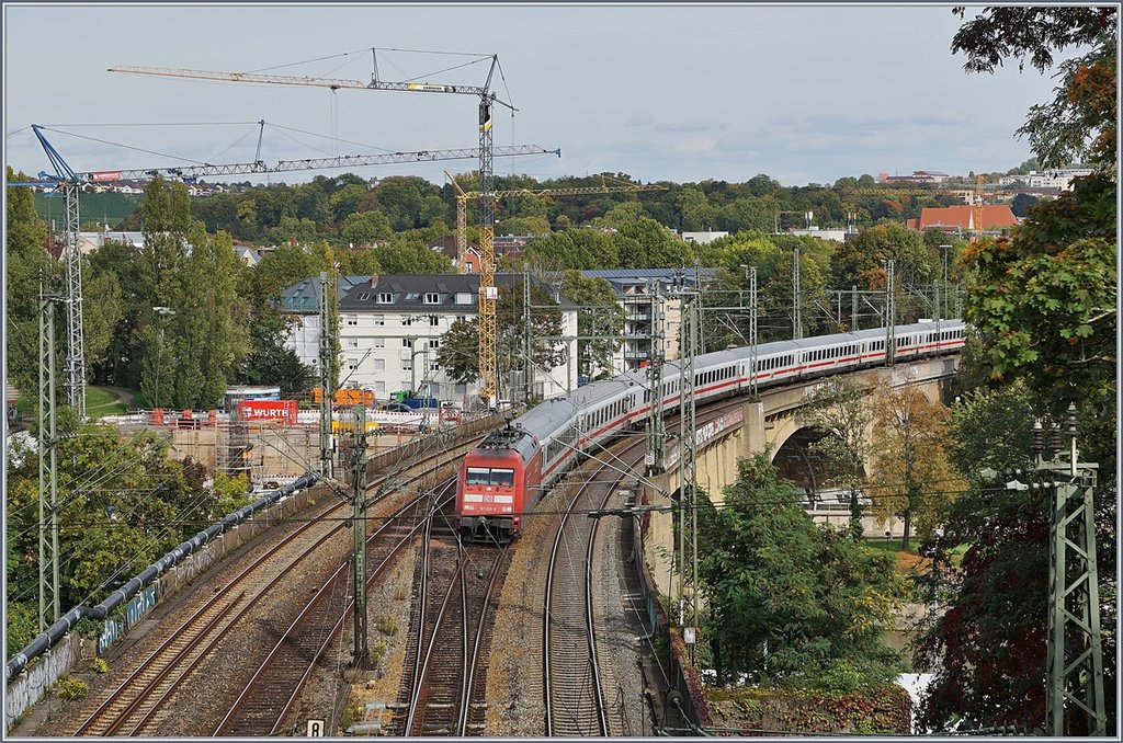A DB E 101 with an IC between Bad Cannstadt and Stuttgart Main Station.
04.10.2017