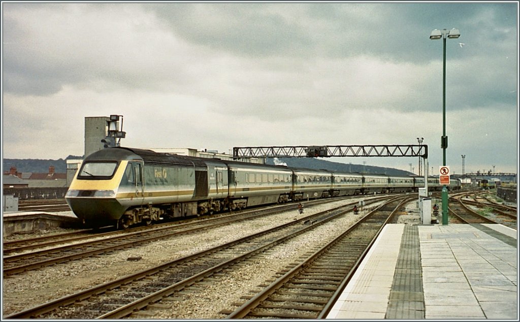 A  First  HST from London is leaving Cardiff to Abertawe.
November 2000  
(Analog Picture from CD)