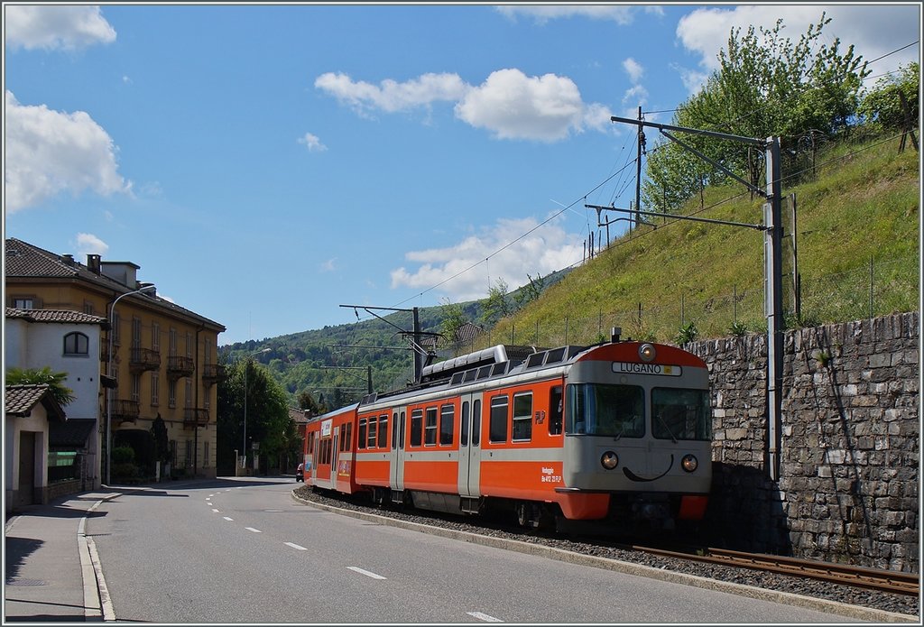 A FLP local train service to Lugano by Ponte Tresa.
30.04.2015