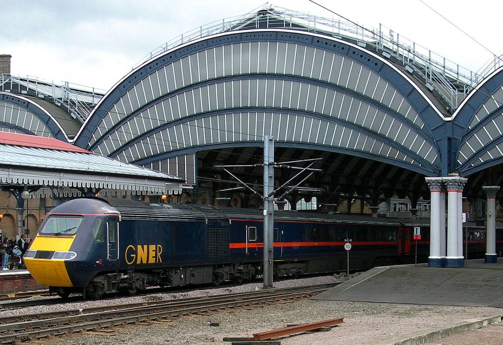 A GNER HST 125 from a Scotland-service in the York Station.
30. 03. 2006