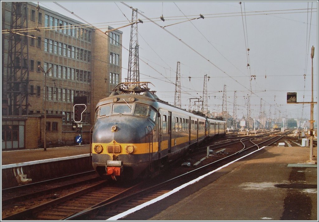 A Mat'57 is arriving at Brussels Midi. 
Summer 1984