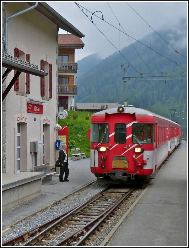 A MGB local train is arriving in Mnster VS on May 23rd, 2012.