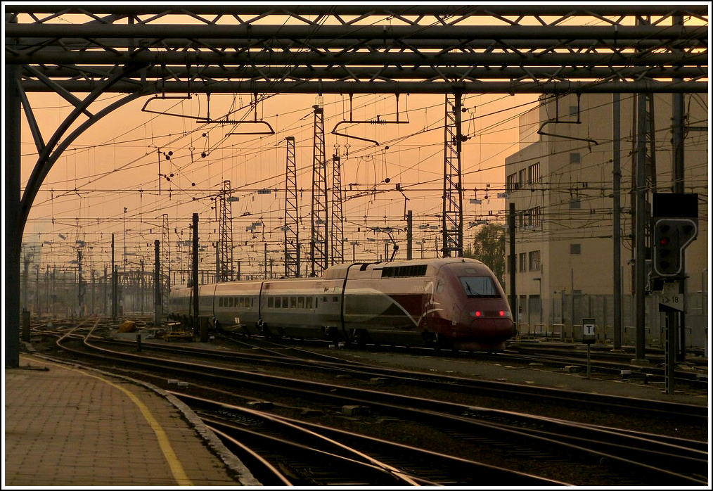 A PBKA Thalys unit is leaving the station Bruxelles Midi in the evening of November 12th, 2011.