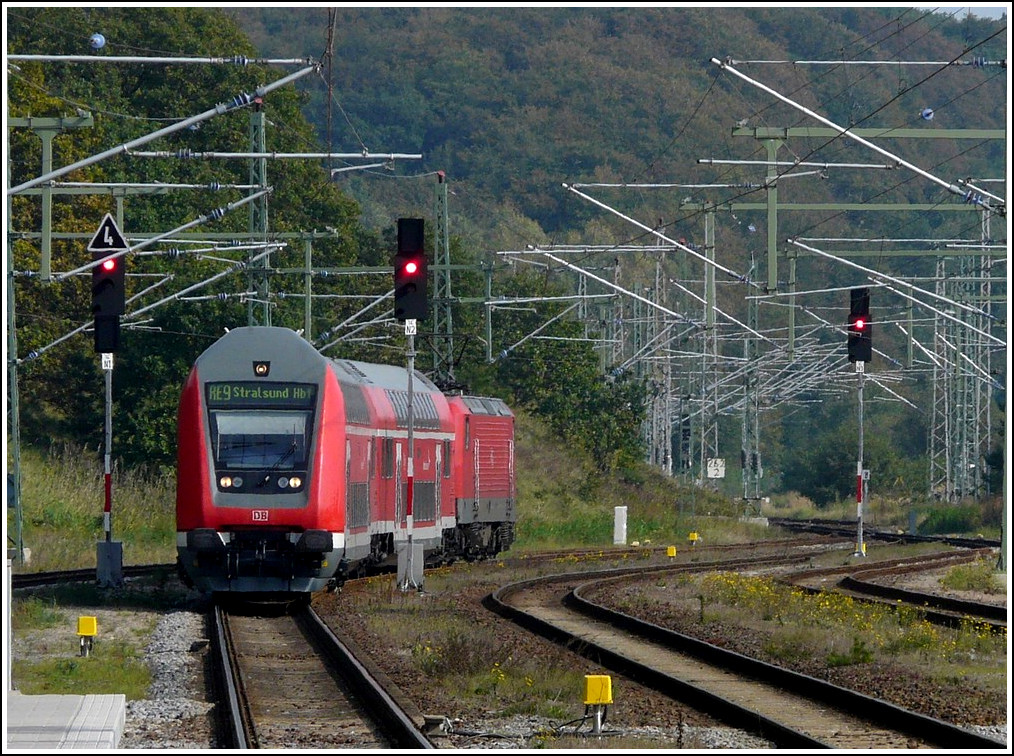 A push-pull train as RE 9 to Stralsund is arriving in Lietzow (Rgen) on September 26th, 2011.