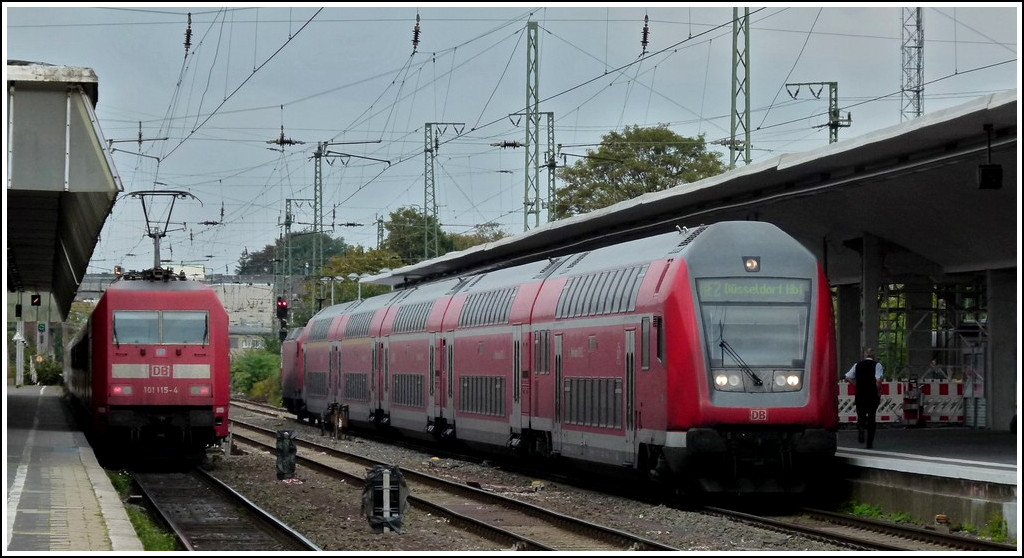 A push-pull train pictured together with an IC in Mnster (Westfalen) on September 27th, 2011.