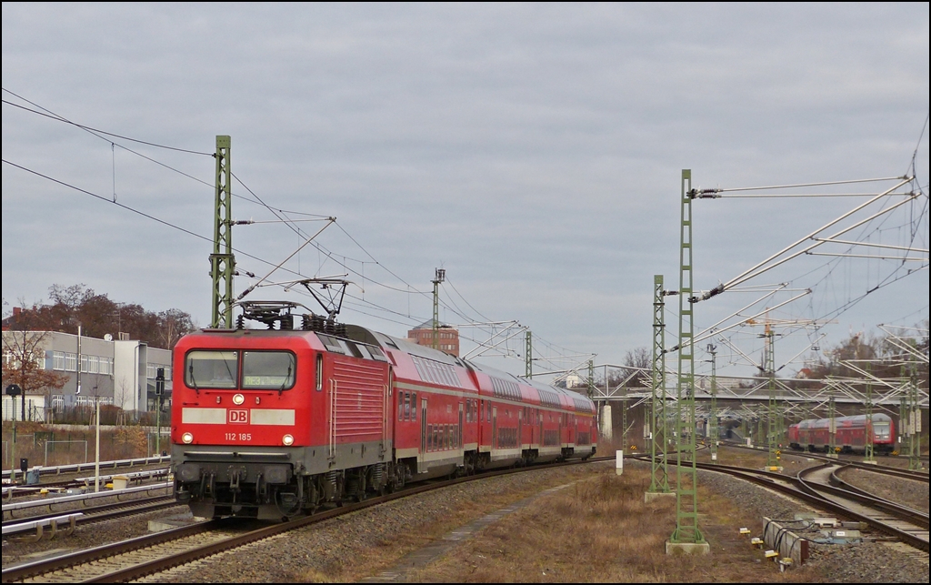 A RE 3 to Elsterwerda is entering into the station Berlin Sdkreuz on December 29th, 2012.