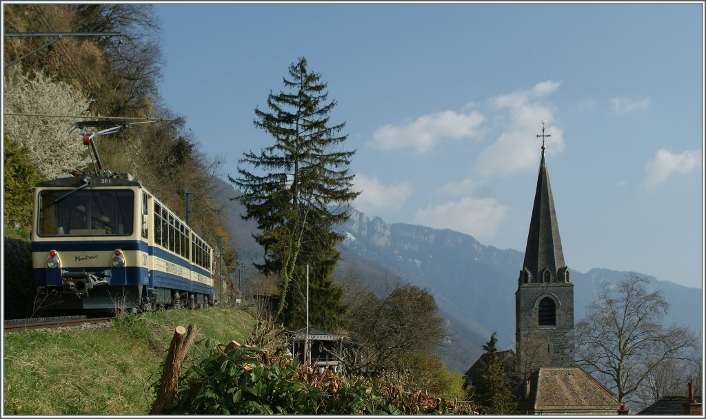 A Rochers de Naye train on the way to the summit by Les Planches (Montreux) 
26. 03.2012