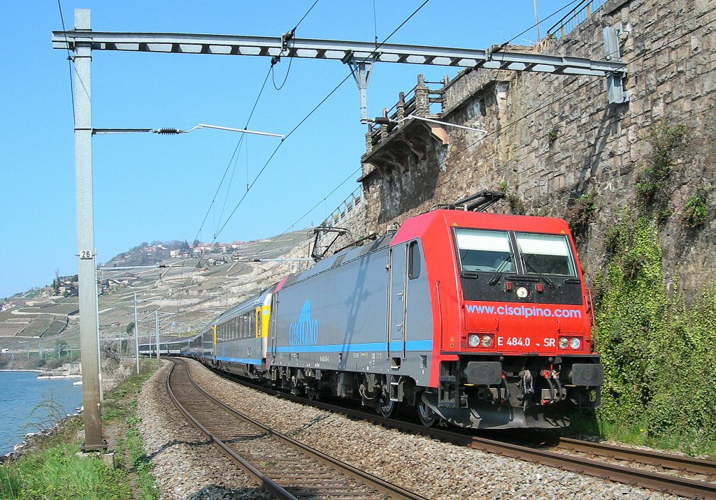 A SBB Re 484 with his CIS EC to Milano by Rivaz on the Lake of Geneva. 
09.04.2007