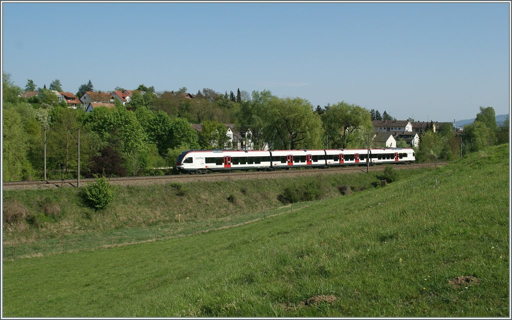 A SBB Seehas Flirt on the way to Konstanz by Singen. 
22.04.2011