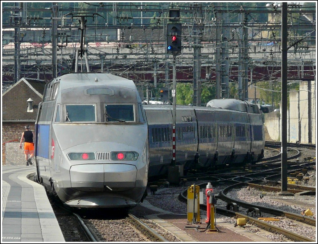 A TGV Atlantique/Rseau unit is leaving the station of Luxembourg City on July 28th, 2008.