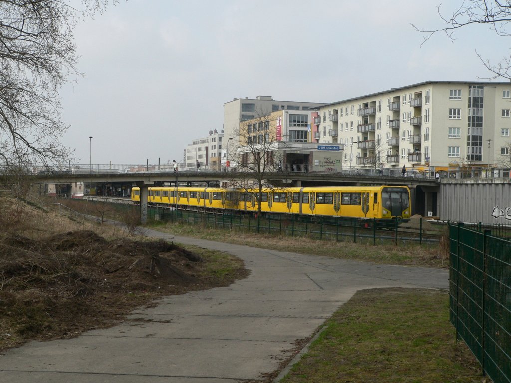 A U5 metro train in Berlin Hellersdorf, 2011-04-02