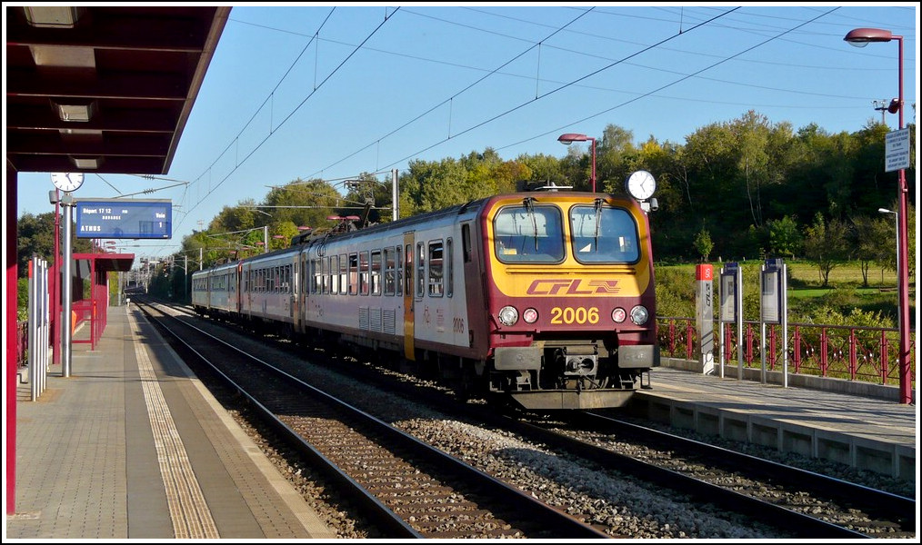 A Z 2000 double unit is leaving the stop in Lamadelaine on October 1st, 2011.