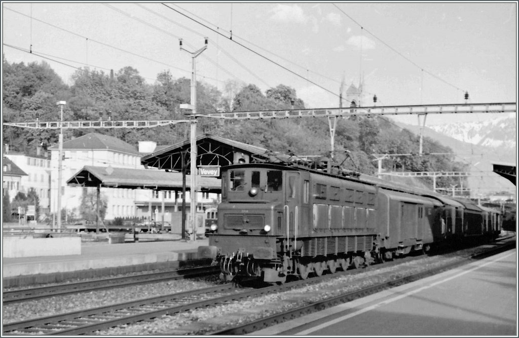 Ae 4/7 with a mail-train in Vevey.
scanned negative/summer 1995