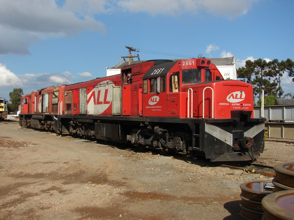 ALL 2661 bought from South Africa sits on a track in the Curitiba workshops.