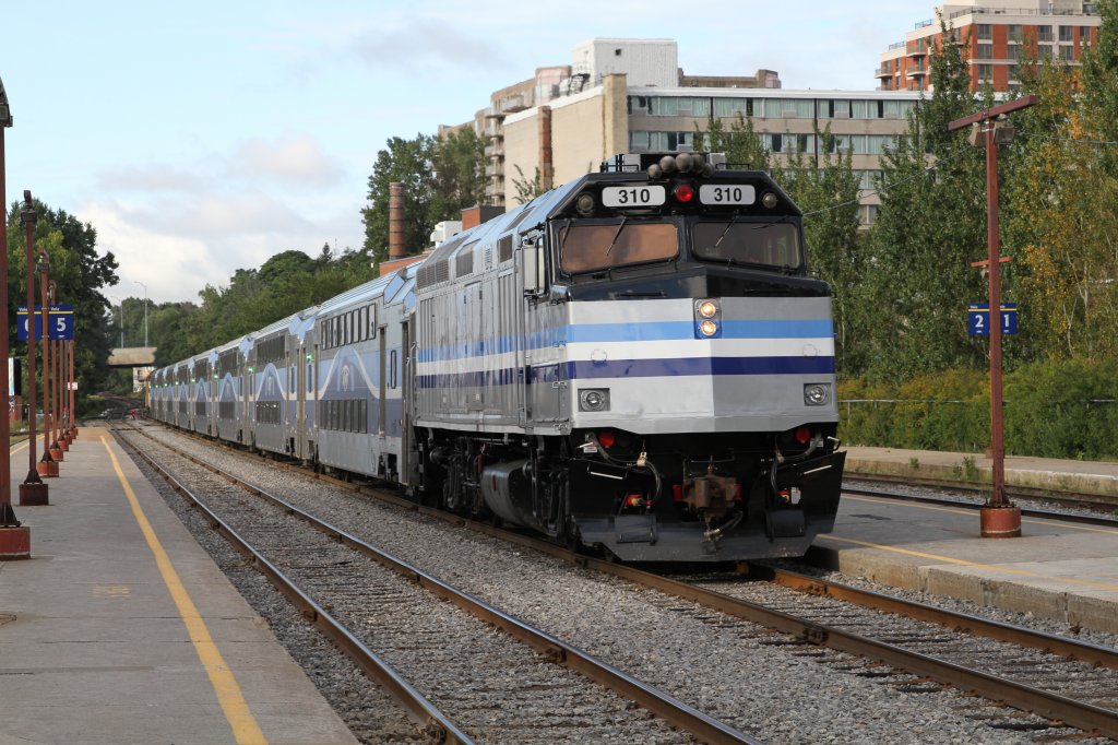 AMT (Agence mtropolitaine de transport) F40PH 310 ex-AMTRAK 392, ex-VRE 31 with a commuter train at 14.09.2010 on Montreal Lucien-L´Allier.