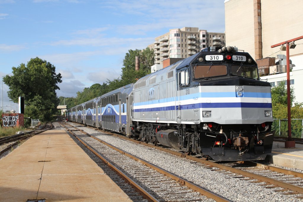 AMT (Agence mtropolitaine de transport) F40PHR 310 (ex-AMTRAK 392, ex-VRE 31) with a commuter train at 14.09.2010 on Montreal Lucien-L´Allier.
