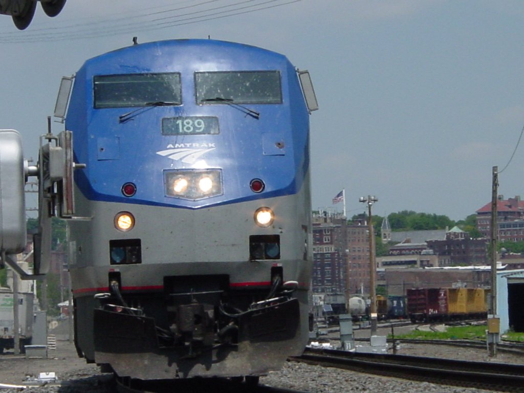 Amtrak 189 crossing South Street intersection on 24 May 2005.