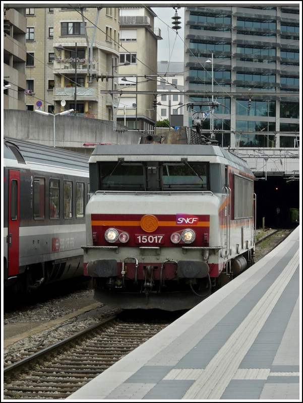 BB 15017 is running through the station of Luxembourg City on August 17th, 2008.