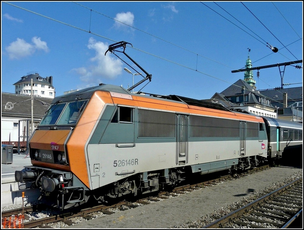 BB 26146 with the IC 91  Vauban  is leaving the station of Luxembourg City on August 6th, 2010.