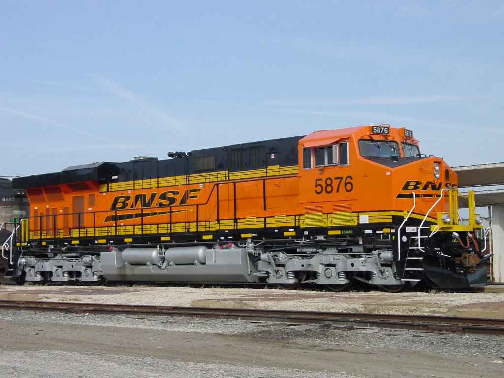 BNSF 5876 at Burlington, Iowa depot on 27 Feb 2006.